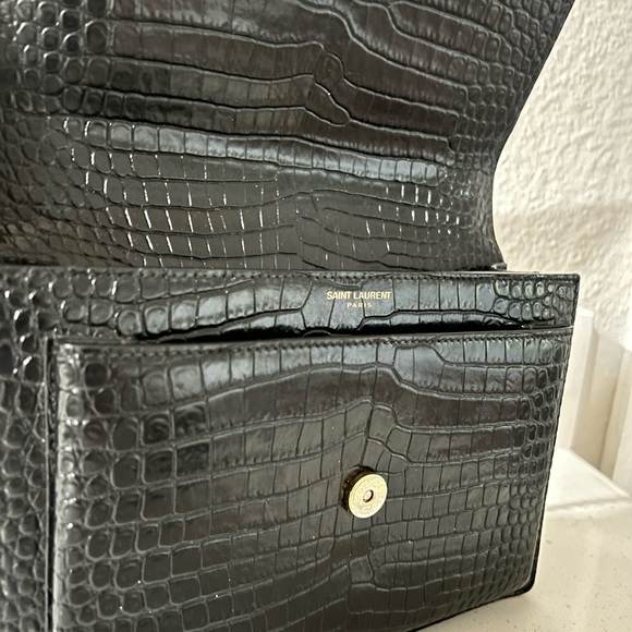 SUNSET MEDIUM CHAIN BAG IN CROCODILE-EMBOSSED SHINY LEATHER - Picture 8 of 8